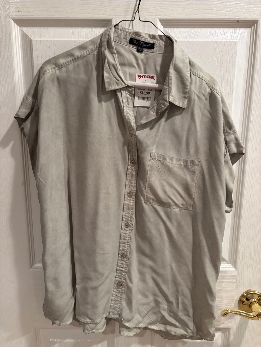 Velvet Heart Light Gray Short-Sleeve Button-Down Shirt